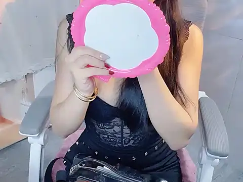 -Naomii  online show from July 24, 2026, 12:23 pm