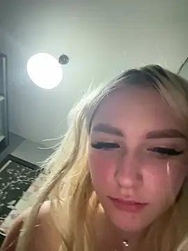 lisacryss3 online show from May 31, 2026, 3:18 pm