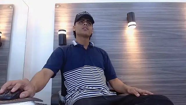 LeleHott01 online show from July 27, 2026, 3:02 am