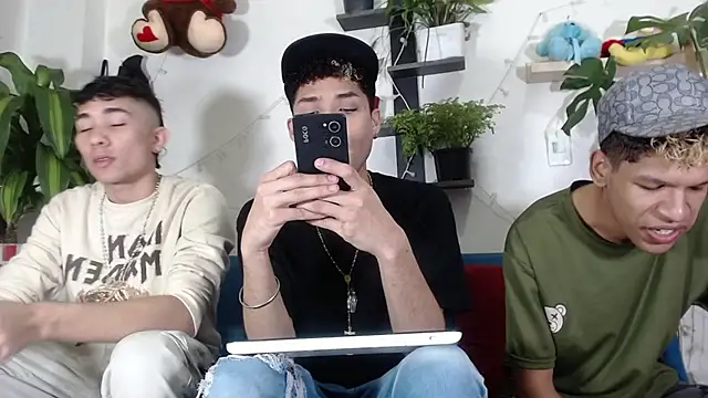 Snapshot of STRANGER_BOYS chatting on May 30, 2026, 10:15 pm STRANGER BOYS online show from May 30, 2026, 10:15 pm