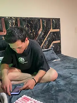 Yizz 20 online show from May 27, 2026, 3:58 am