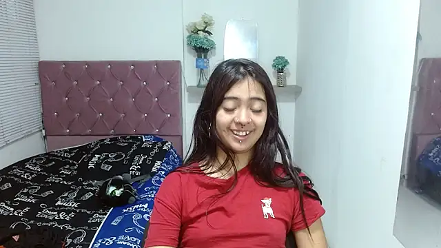 sofiacumgil online show from July 22, 2026, 12:40 pm