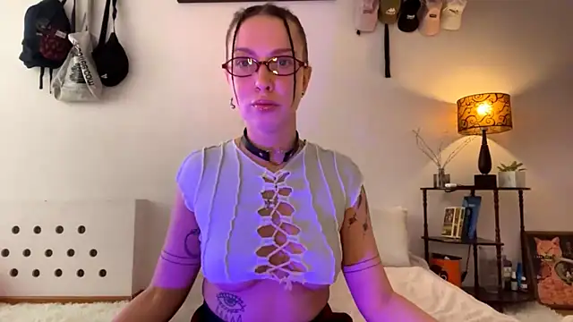 EvelynCharm  online show from May 31, 2026, 11:05 am