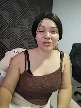 Snapshot of RoouseSiren chatting on May 28, 2026, 9:32 pm RoouseSiren online show from May 28, 2026, 9:32 pm