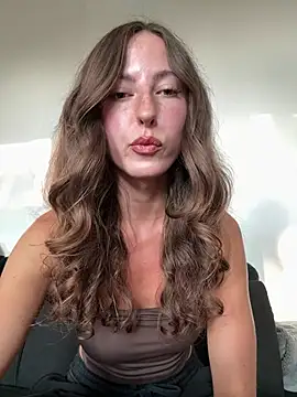 gymgirllaura online show from July 9, 2026, 5:56 pm