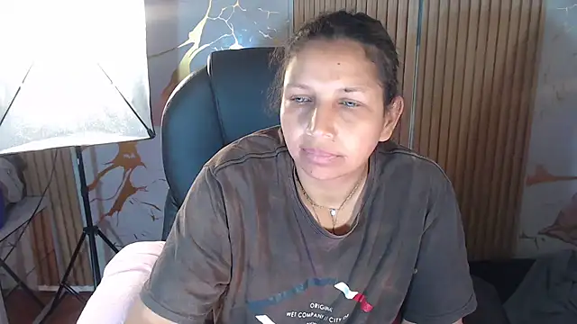 Danna Sg online show from July 15, 2026, 6:42 am