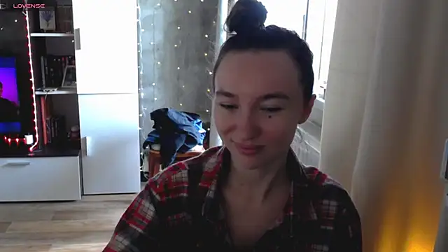 Snapshot of Maryana_Ro chatting on July 15, 2026, 12:23 pm Maryana Ro online show from July 15, 2026, 12:23 pm