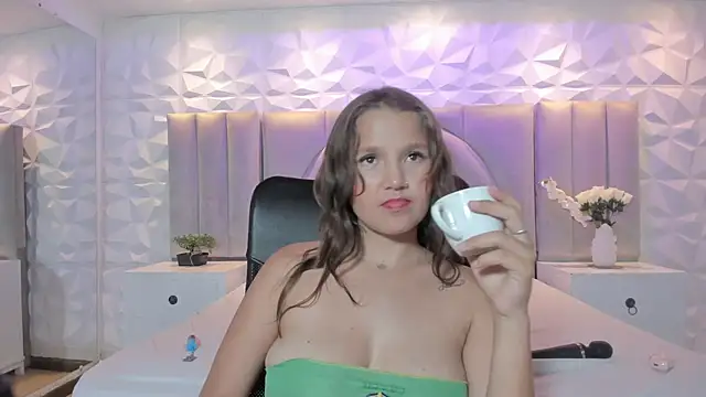 Ellye evans  online show from July 23, 2026, 2:03 pm