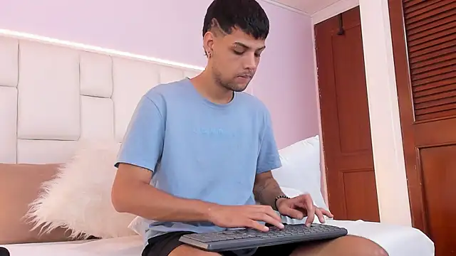 Clarentz online show from July 13, 2026, 5:56 pm