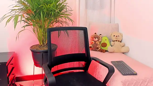 SarahRouge online show from July 5, 2026, 4:19 am