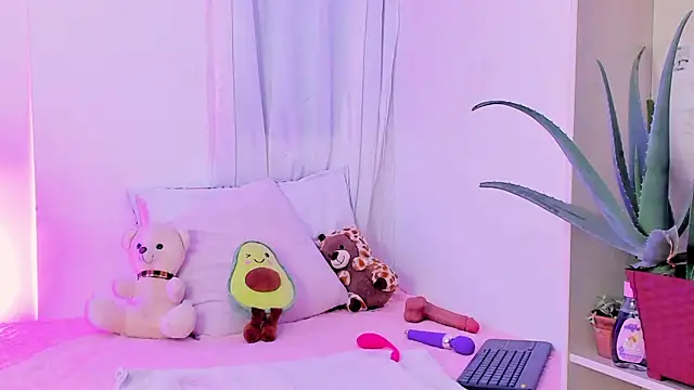 SarahRouge online show from July 14, 2026, 1:27 am