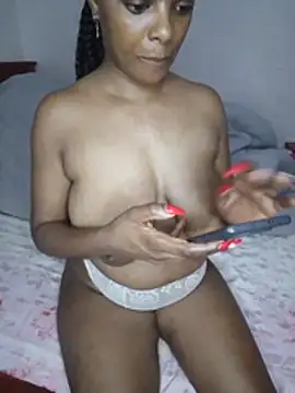 creamiequeen online show from June 11, 2026, 11:35 pm