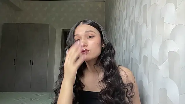 LisetteParajon online show from June 17, 2026, 5:07 am