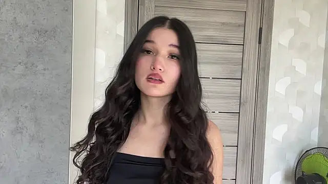 LisetteParajon online show from July 28, 2026, 3:14 am