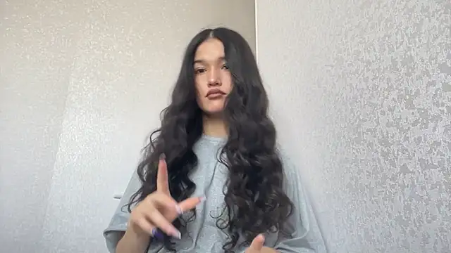 LisetteParajon online show from June 12, 2026, 5:16 am
