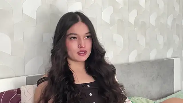 LisetteParajon online show from July 31, 2026, 3:28 am
