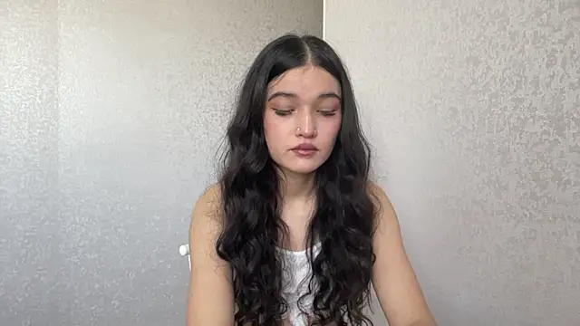 LisetteParajon online show from July 18, 2026, 5:05 am