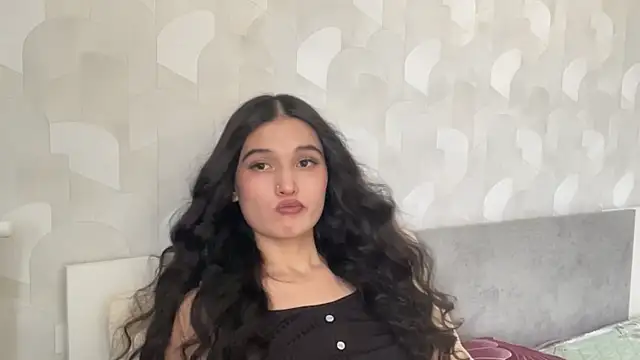 LisetteParajon online show from July 20, 2026, 10:39 am