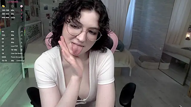 JackieApplePie online show from July 9, 2026, 7:53 am