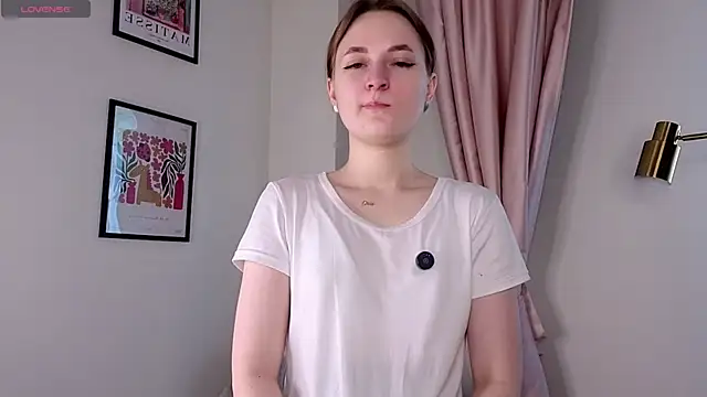 LeishaChamblee online show from June 8, 2026, 4:02 am