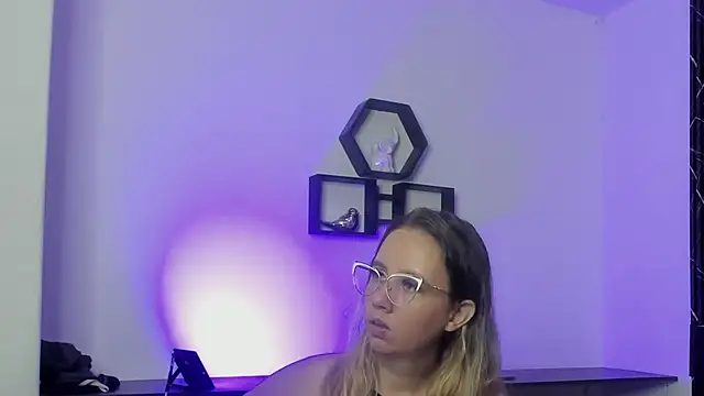Mia and Erick online show from July 4, 2026, 2:29 am