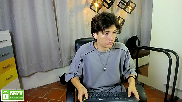 Marcoviolet online show from July 25, 2026, 8:04 pm