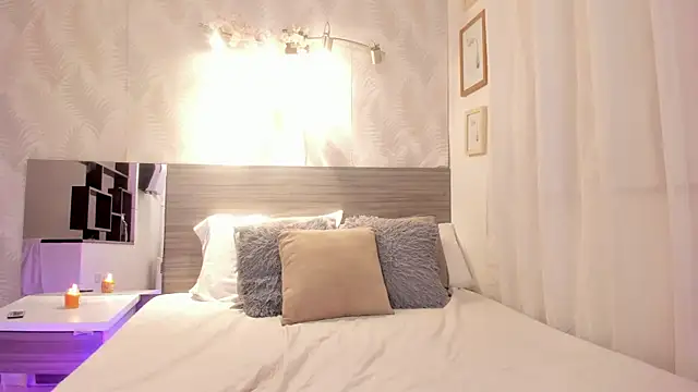 Isisjames online show from July 23, 2026, 9:00 pm