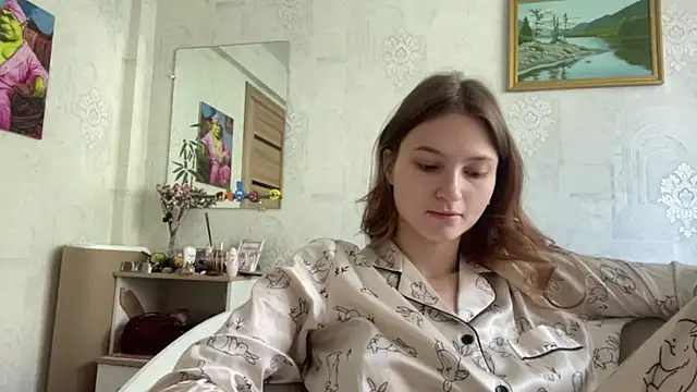 HeIen cute online show from June 6, 2026, 3:34 am