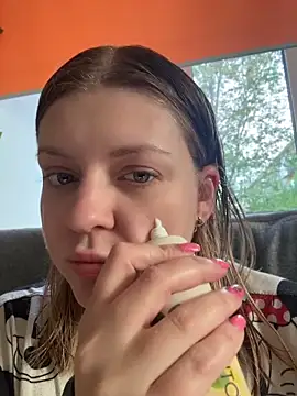 AnikaXRose online show from June 6, 2026, 11:37 am