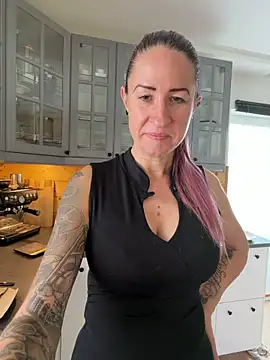 GermanMilfJasmin online show from June 13, 2026, 8:23 am