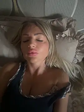 szexicicamica online show from June 22, 2026, 2:36 pm