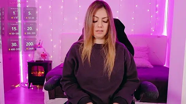 LindaWhite  online show from February 15, 2026, 9:58 pm