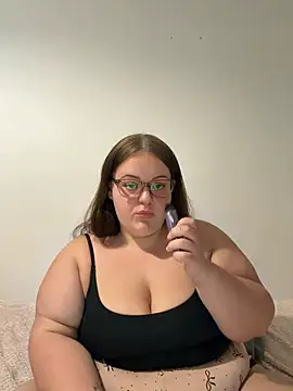 LillyMaexx online show from July 12, 2026, 9:37 pm