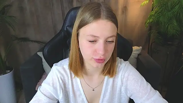 BeatriceLoven online show from June 27, 2026, 7:14 am