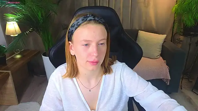 BeatriceLoven online show from June 12, 2026, 9:34 pm