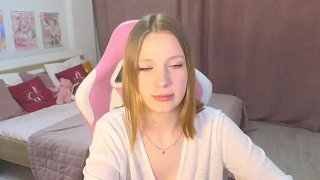 BeatriceLoven online show from July 19, 2026, 11:07 am