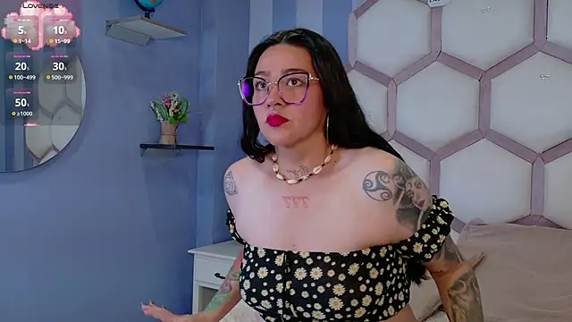 Snapshot of LilithRossi chatting on June 6, 2026, 7:30 pm LilithRossi online show from June 6, 2026, 7:30 pm