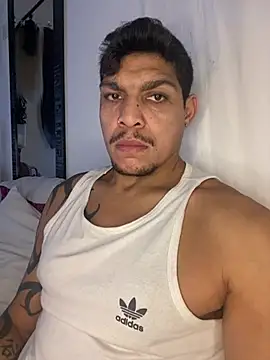 Snapshot of Tatuadomoreno23cm chatting on July 1, 2026, 3:12 pm Tatuadomoreno23cm online show from July 1, 2026, 3:12 pm