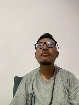 Guillermo26j online show from May 31, 2026, 11:38 pm