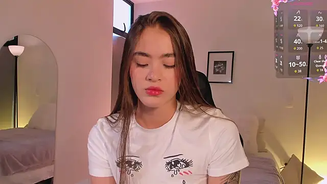 Snapshot of LizzyColins chatting on June 25, 2026, 7:19 pm LizzyColins online show from June 25, 2026, 7:19 pm