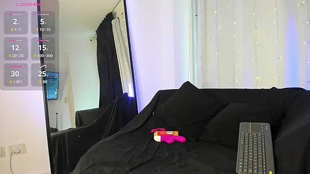 ScarlettJhonsonn online show from July 28, 2026, 12:23 pm