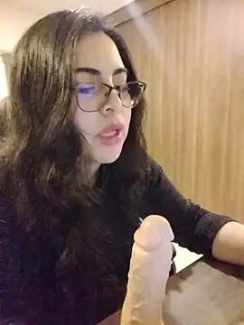 Roxxy Sade online show from June 17, 2026, 12:00 am