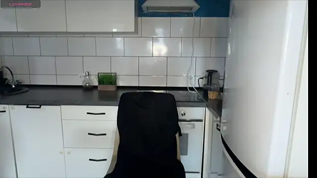 Annbigass online show from June 30, 2026, 5:29 am