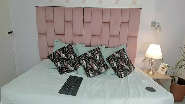 felisiacooper online show from June 27, 2026, 12:55 pm