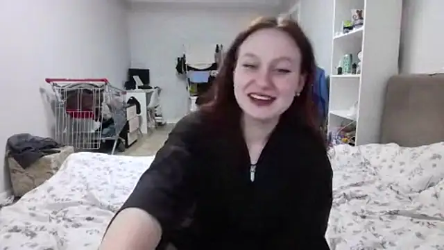 LoiseLovetto online show from June 24, 2026, 5:22 pm