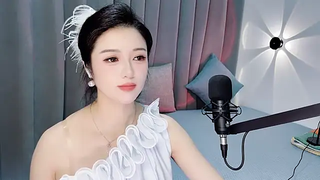 Momo-Wow online show from June 17, 2026, 6:13 am