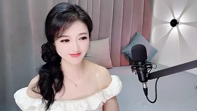 Momo-Wow online show from July 28, 2026, 6:21 am
