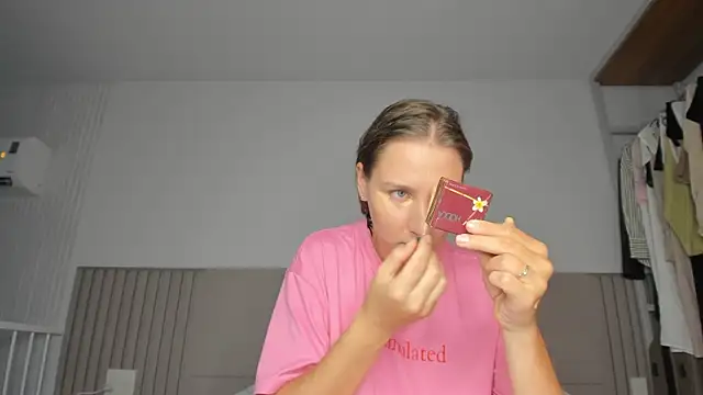 SofiClimbing online show from April 12, 2026, 3:43 am