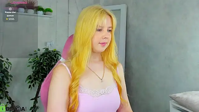 Violeta Paul online show from July 25, 2026, 1:02 am