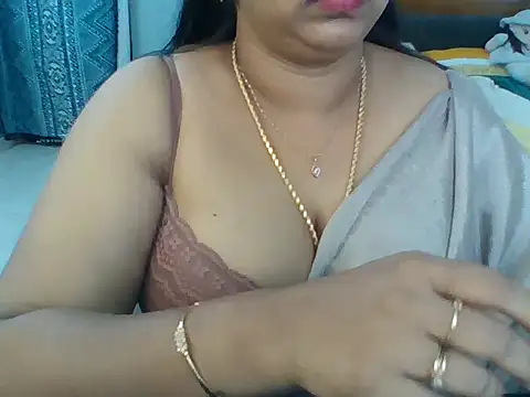 Tamil hot Meenu online show from June 18, 2026, 4:33 am